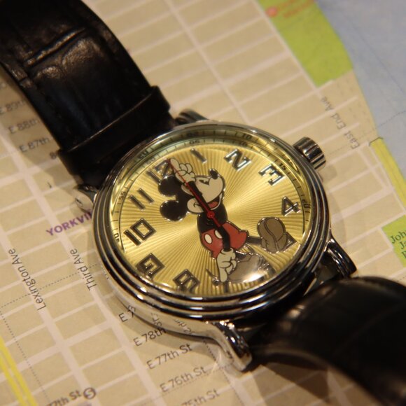 Disney Men's Mickey Mouse Watch - Picture 3 of 6